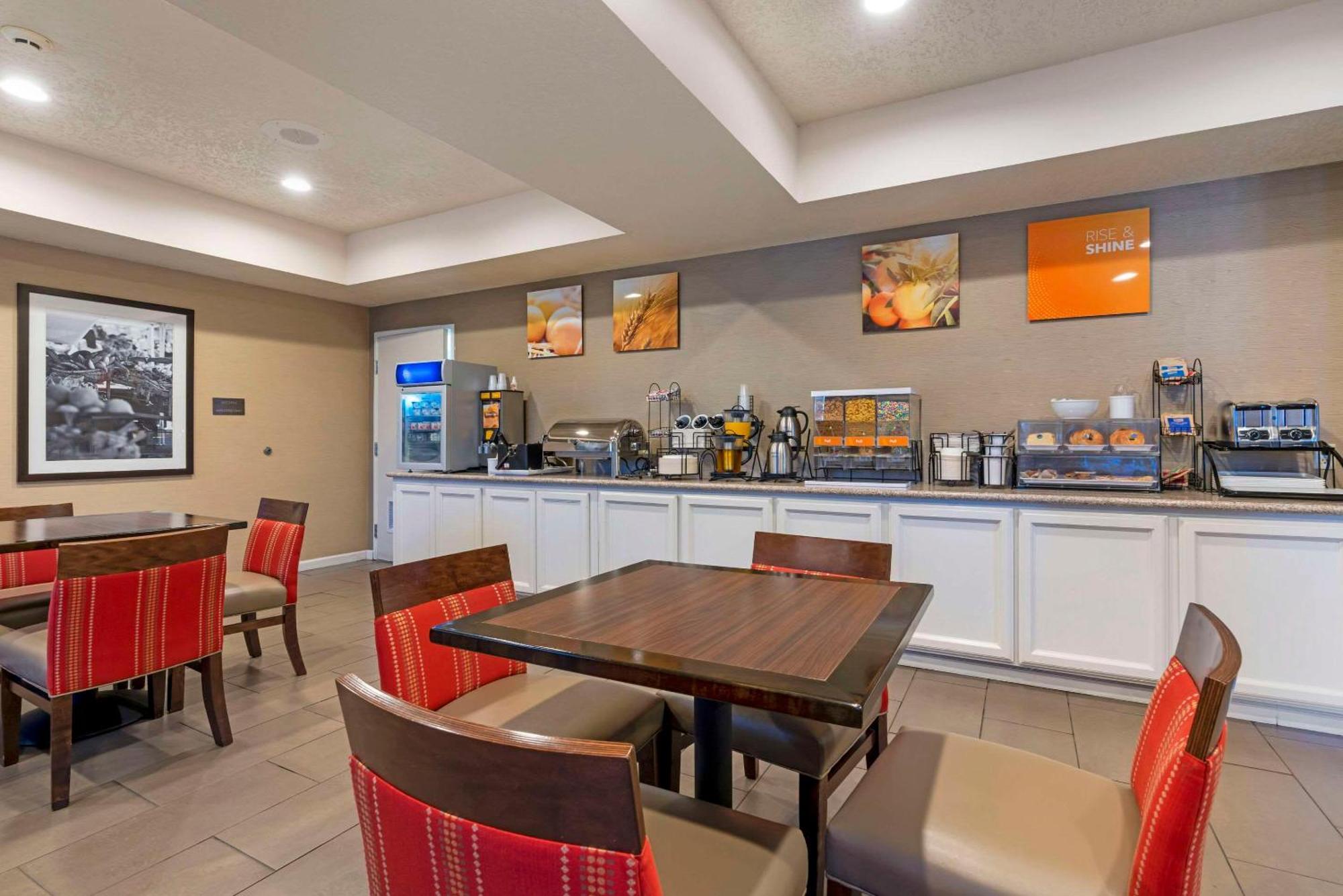Comfort Inn Lathrop Stockton Airport Exterior photo